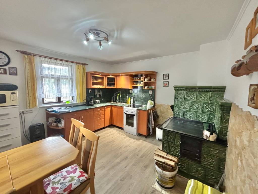 Predaj tradičnej chalupy v pokojnom prostredí na lazoch vo V