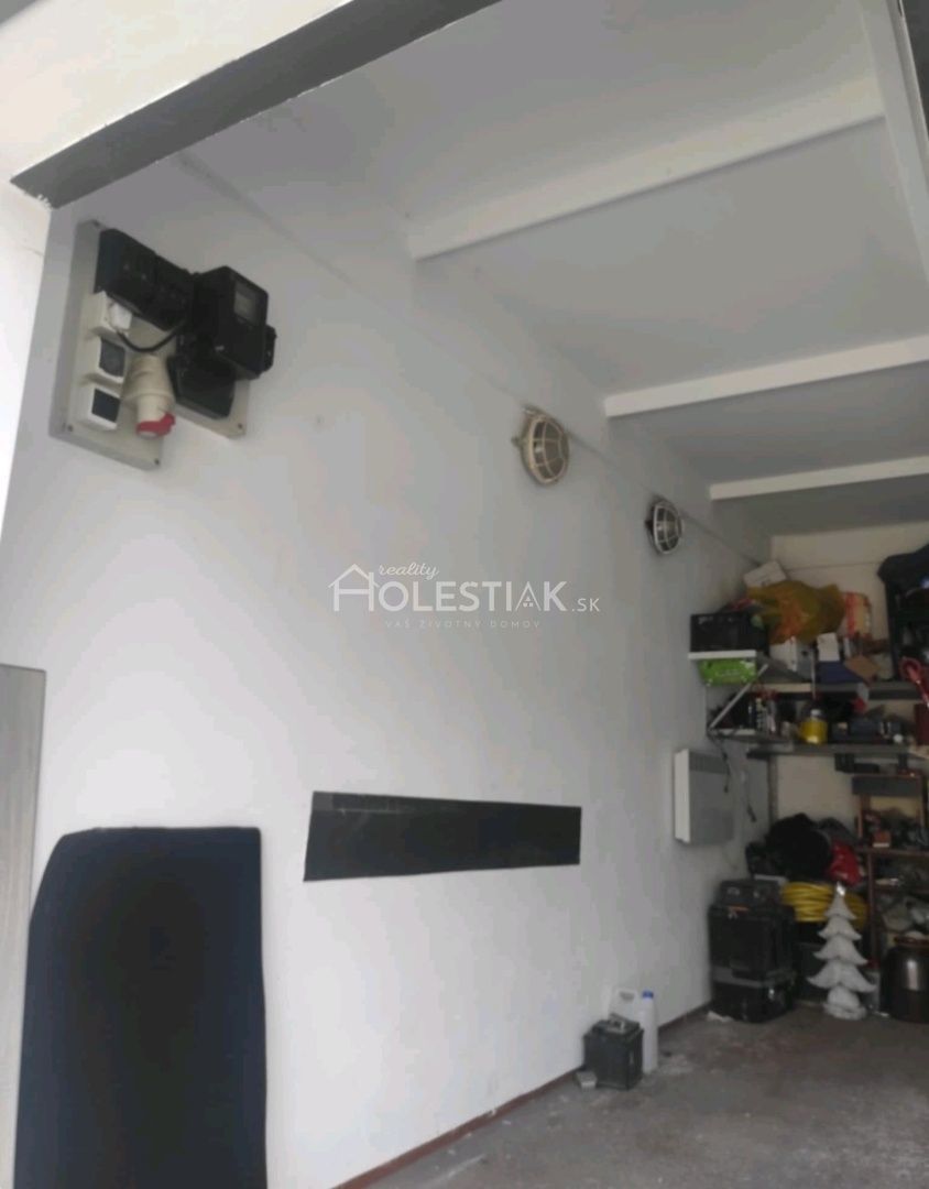 Predám garáž v centre KNM