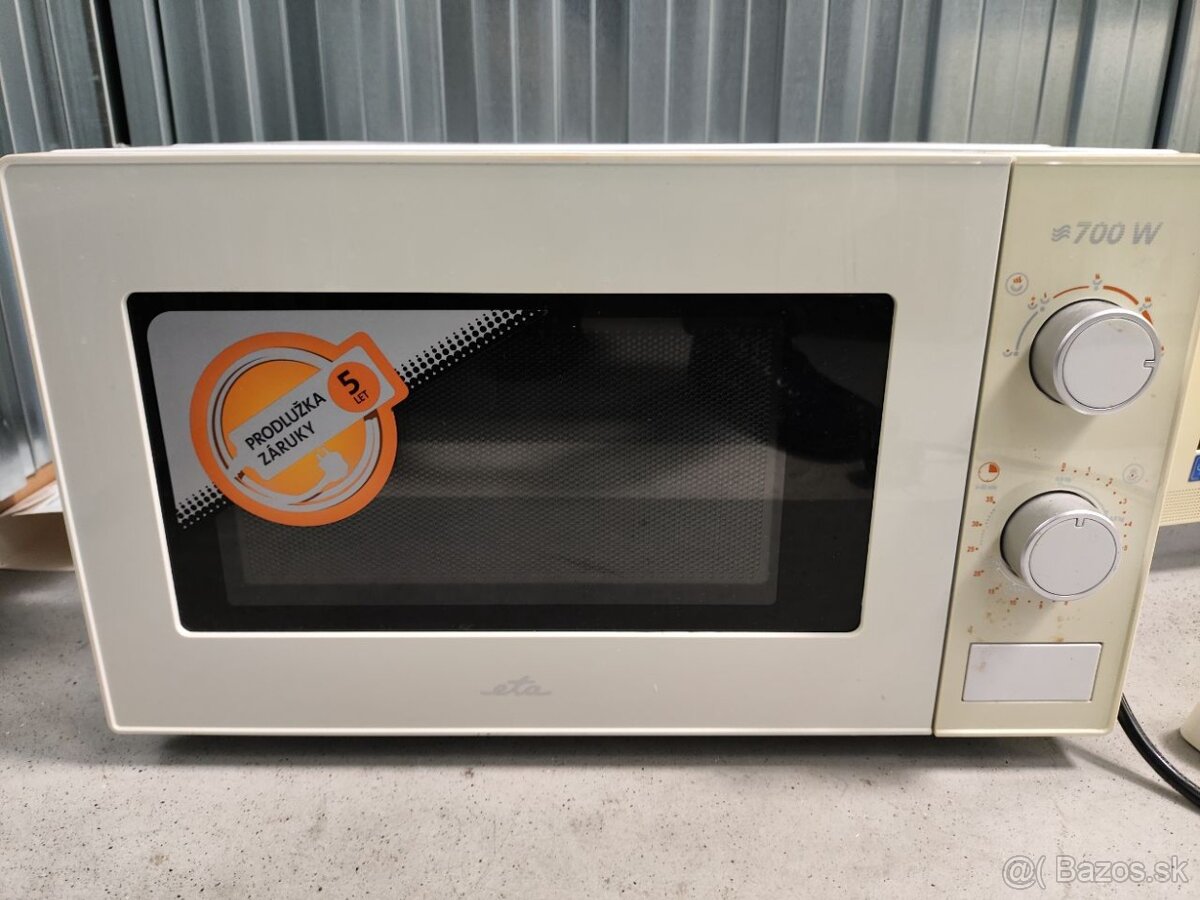 Mikrovlnná rúra ETA 0209 – 700 W, plne funkčná