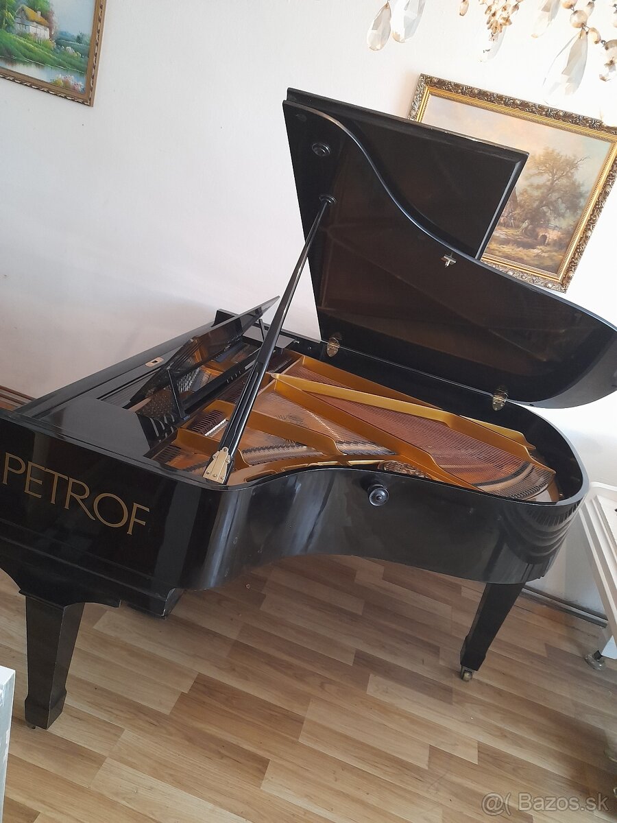 Predám koncertne  krídlo Petrof