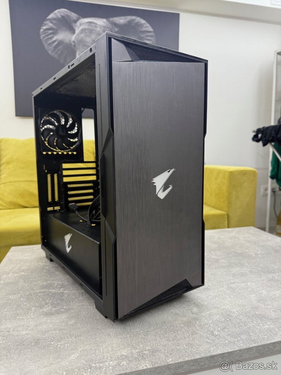 Pc skrinka Gigabyte AORUS