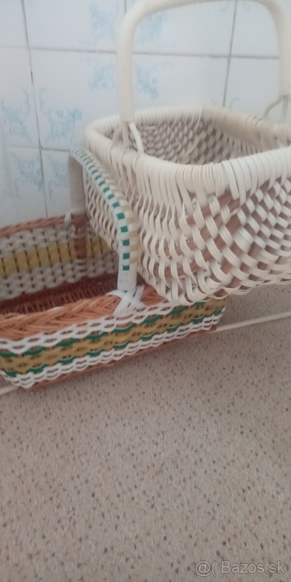 Kosiky,šálky poháre podnosy taniete