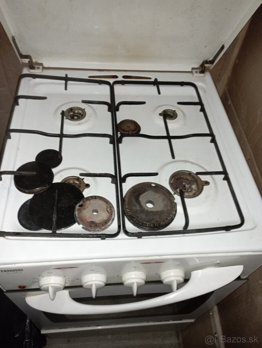 Plynový sporák s elektrickou rúrou ,plne funkčný