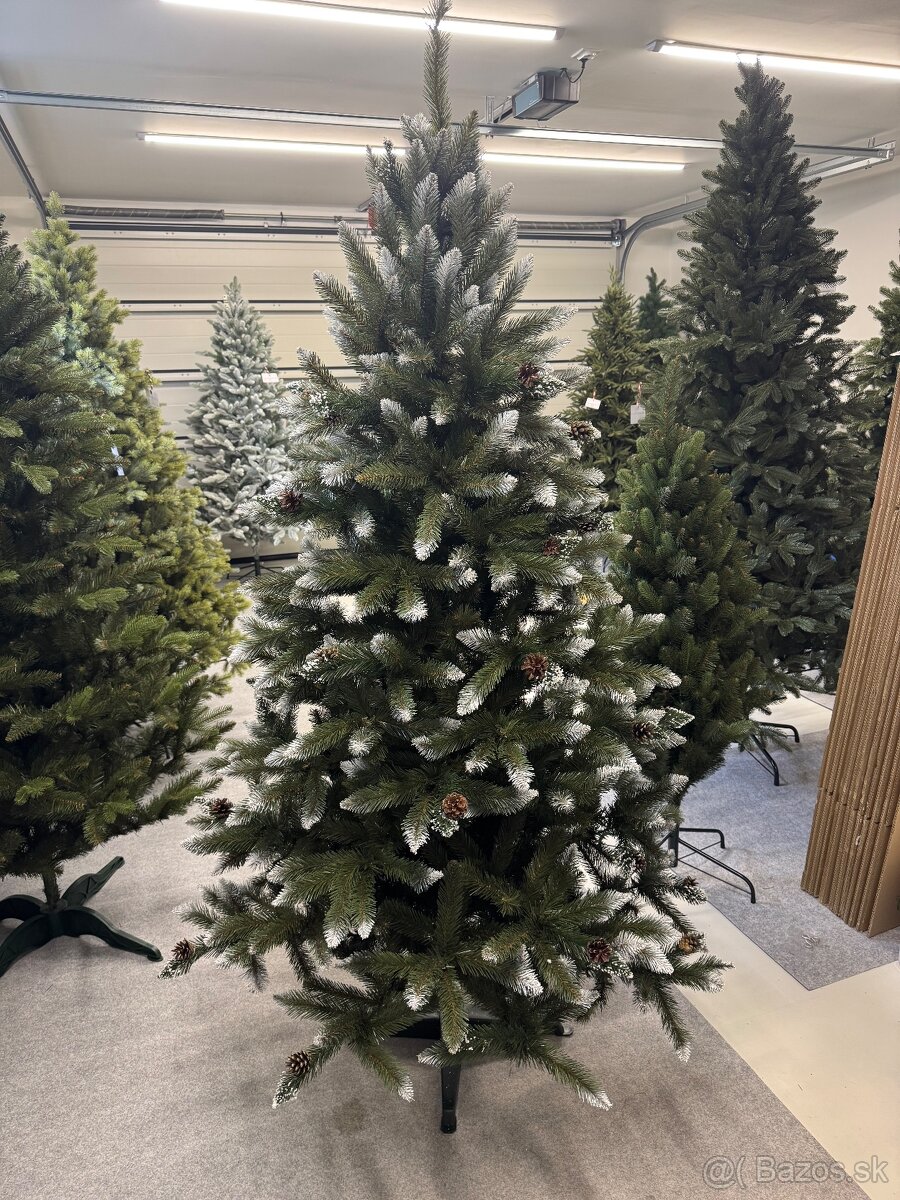 Umelý vianočný stromček 240cm