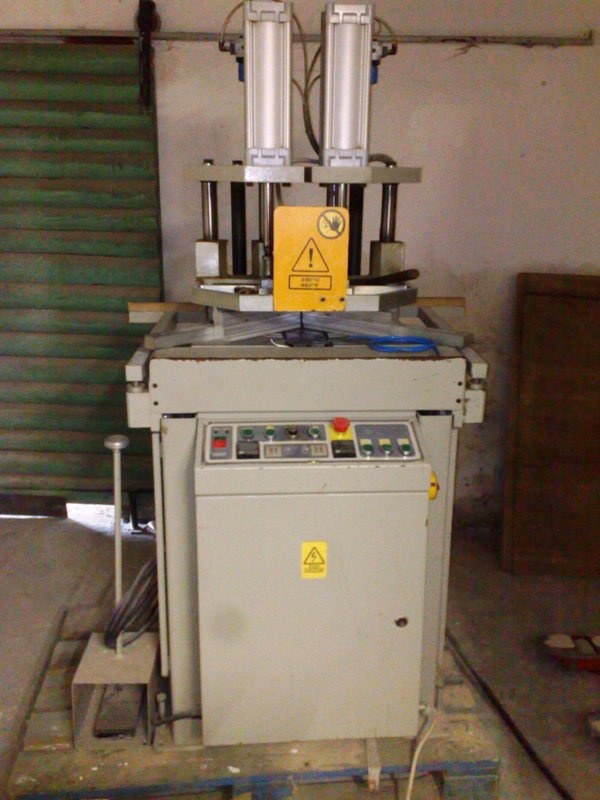 Predám stroje na plastové okná,Zváračka,Fréza