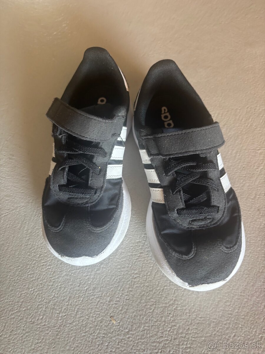 Adidas tenisky 32