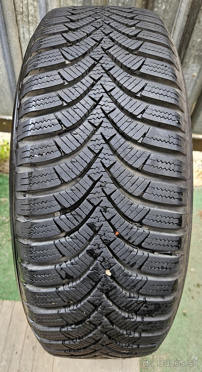 Málo jazdené zimné pneu Hankook+Vredestein - 185/60 r15