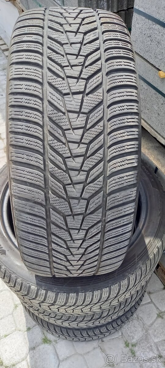 Zimné pneu 255/45 R20 Hankook -