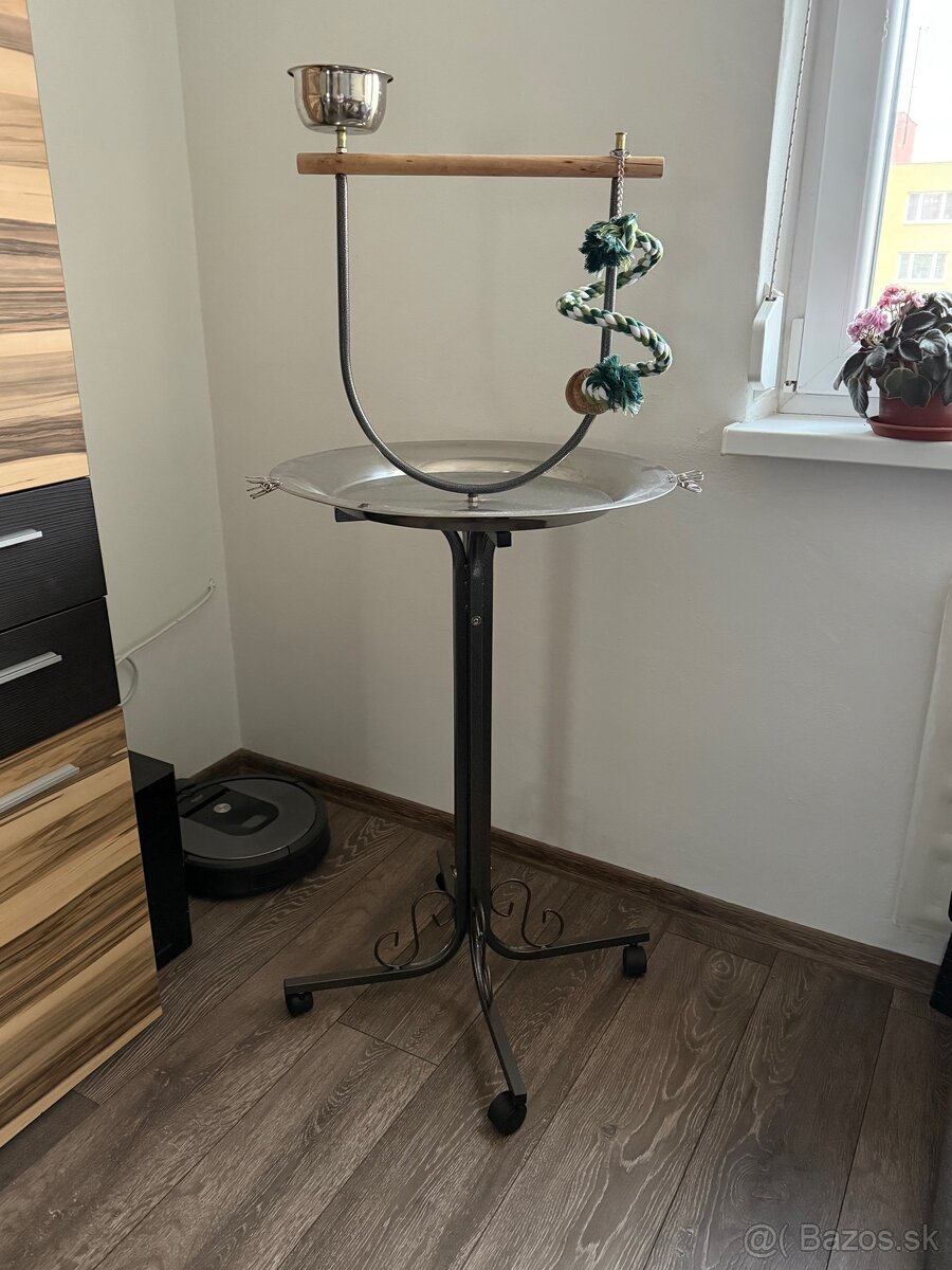Stojan pre papagáje