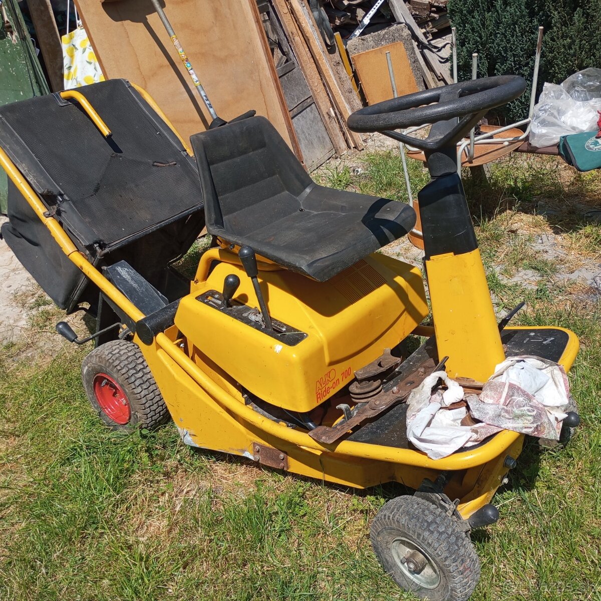 Predám Alko ride-on 700