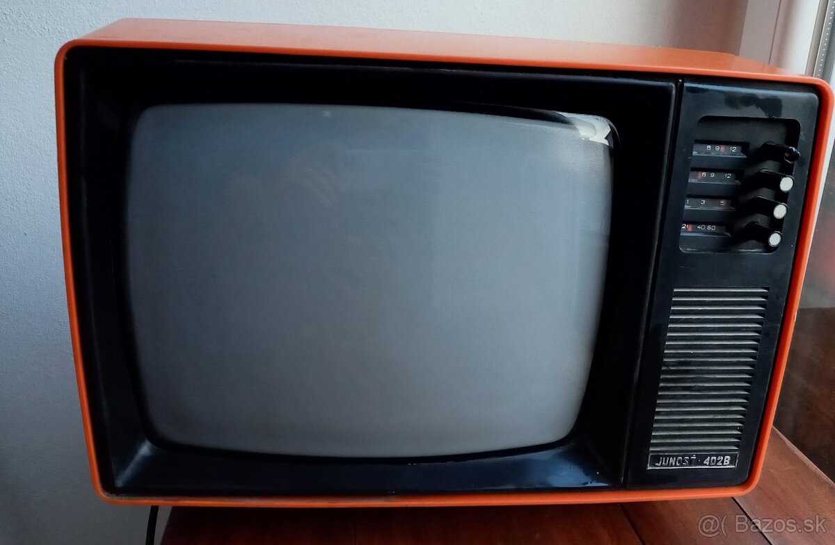 TV JUNOSŤ 402 BC cena 30 €