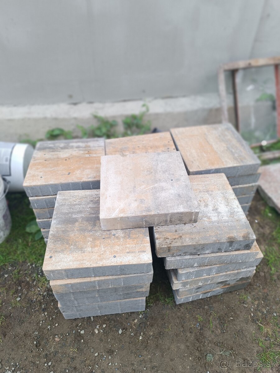 Zámková dlažba 30x30