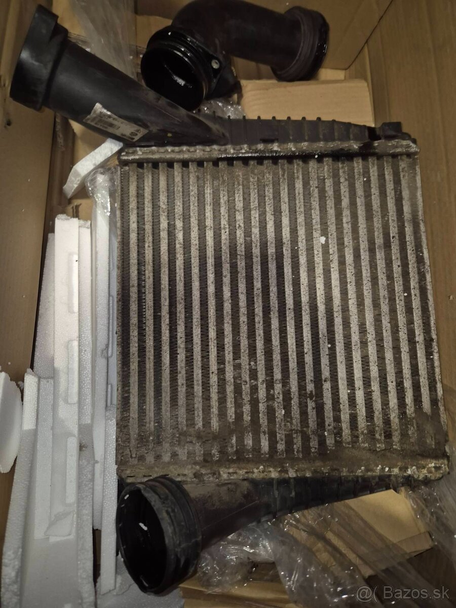 Pravý intercooler VW Touareg 5.0 tdi, Porsche Cayenne 4.5