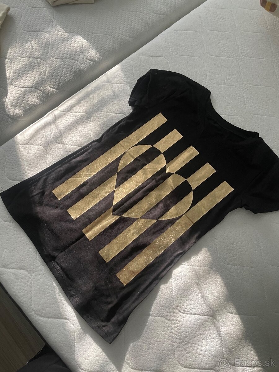 Tričko so zlatou potlačou