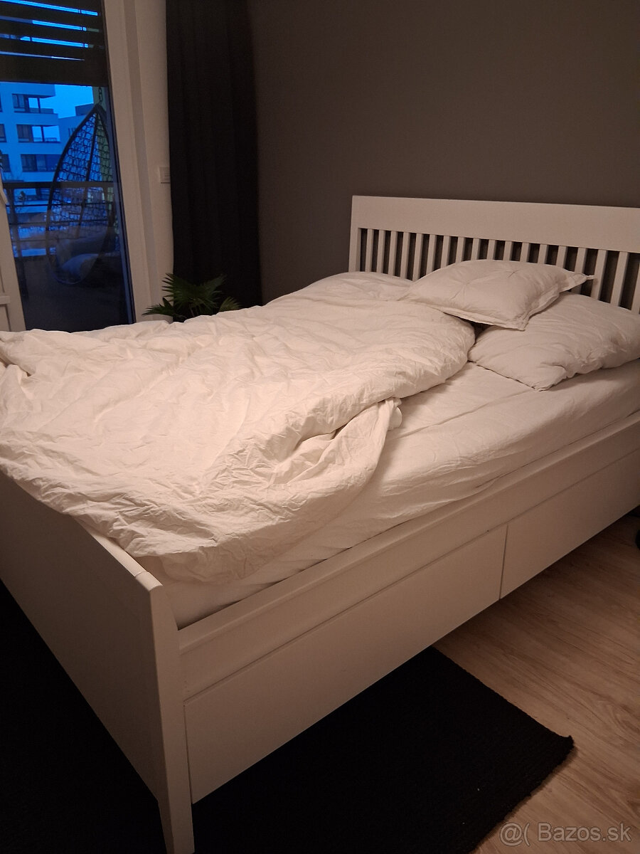 manzelská postel
