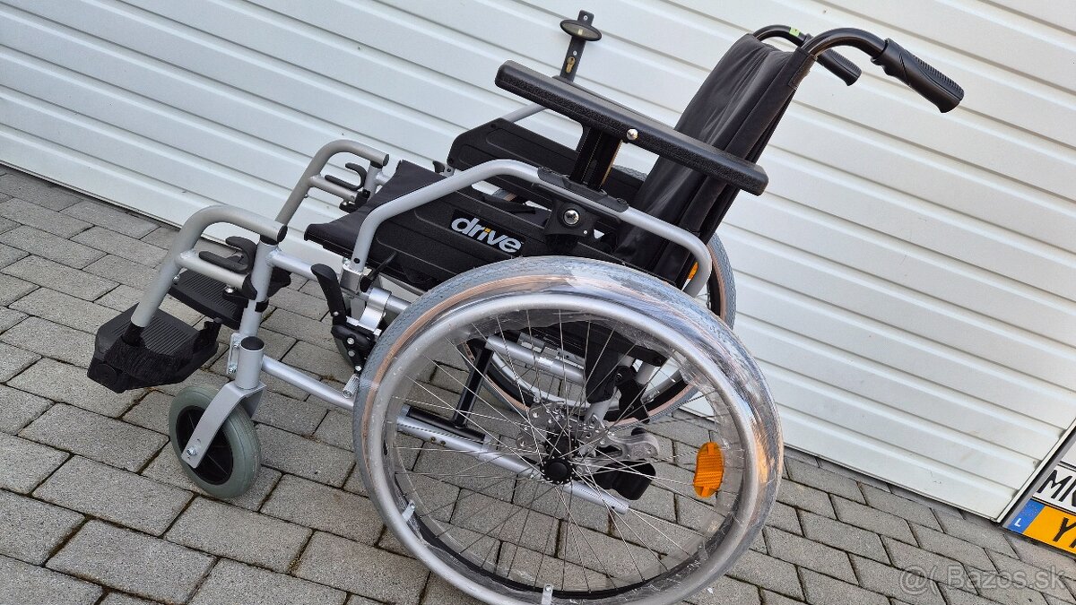 invalidny vozík 46cm držiak na barle pas