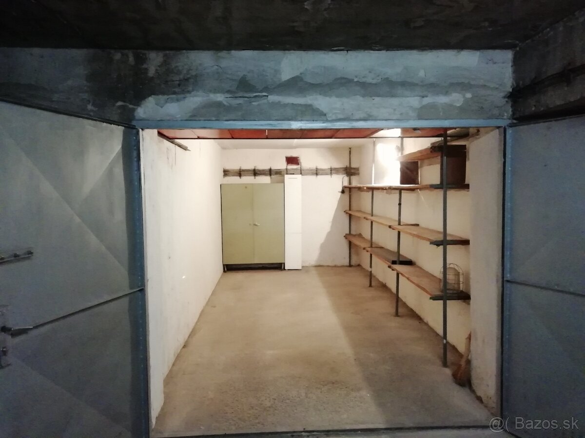 Predám garáz v Ružinove