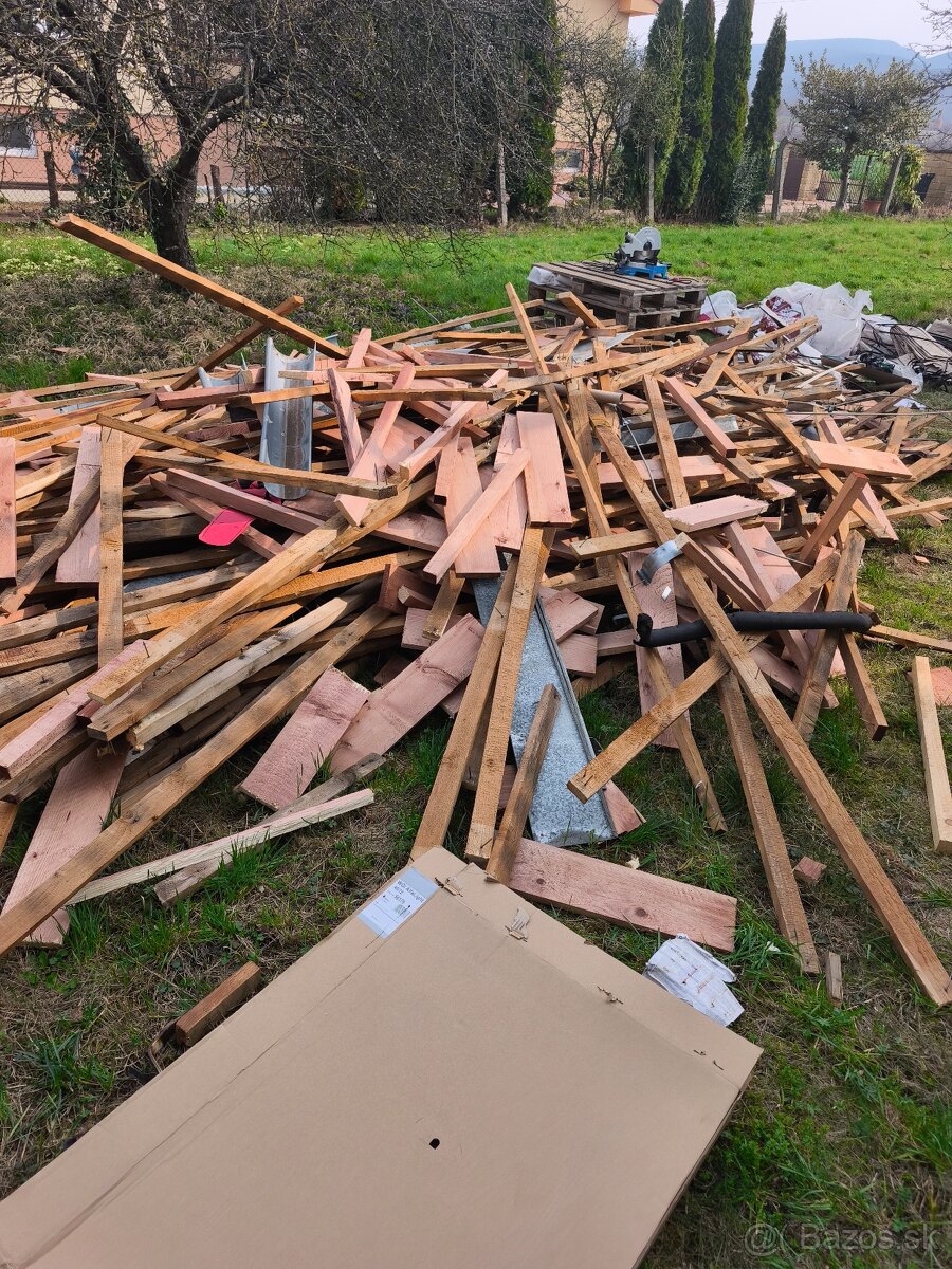 Staré drevo zo strechy