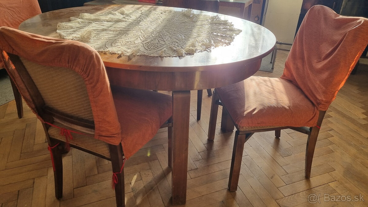 Ponúkame Vám na predaj starožitný nábytok: stôl, príborník