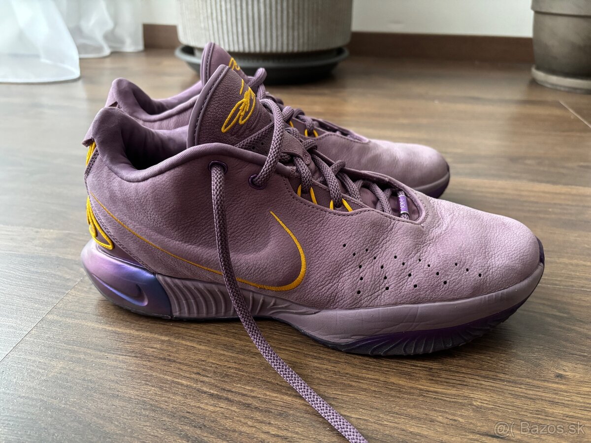 Nike Lebron 21