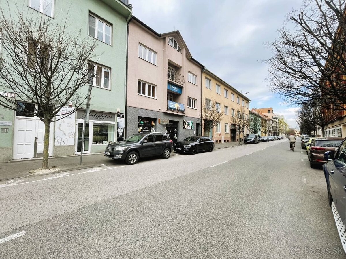 Štvorpodlažná budova v centre Piešťan s možnosťou investície