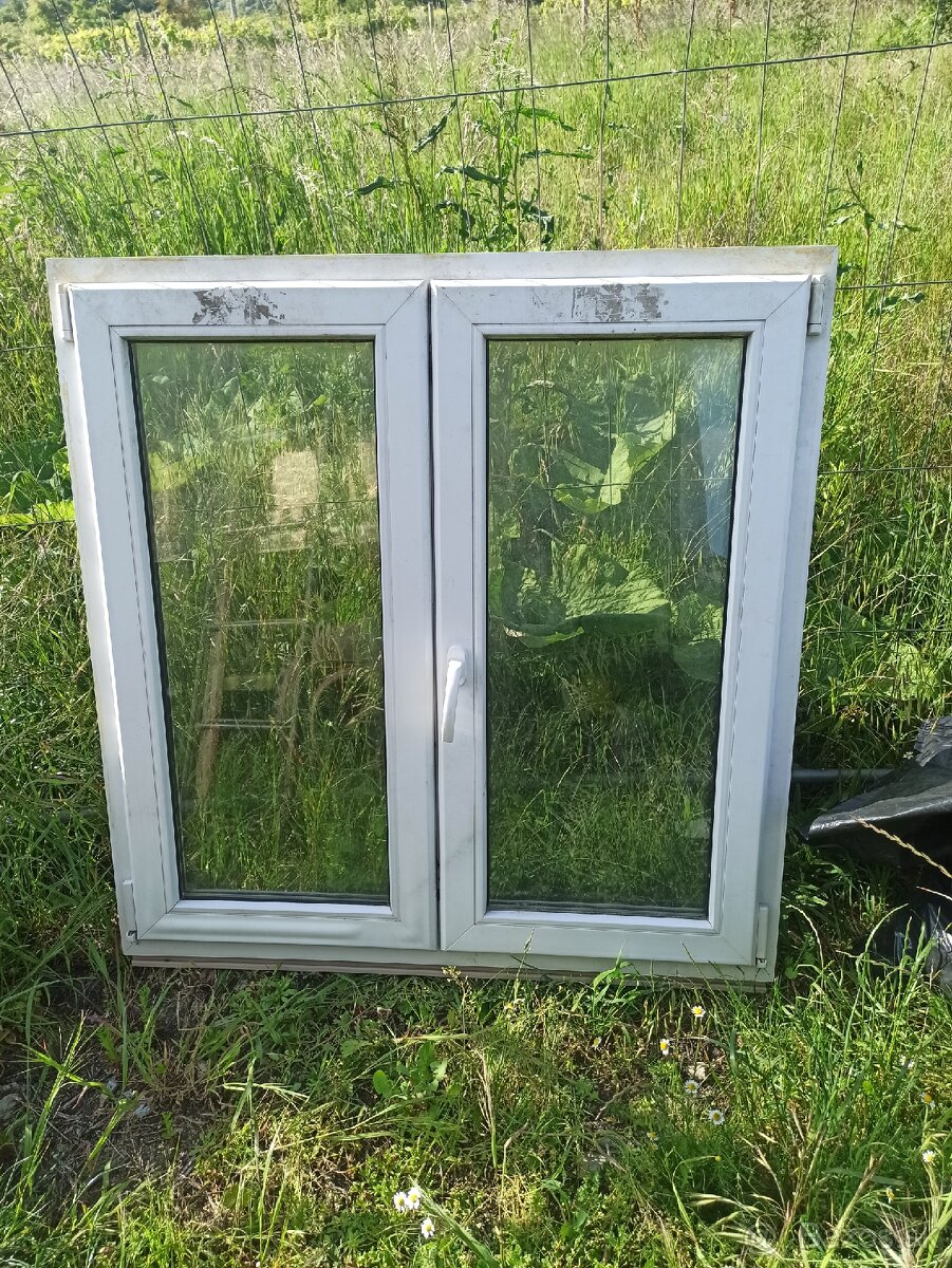 Plastové okno, širka 115x výška 120