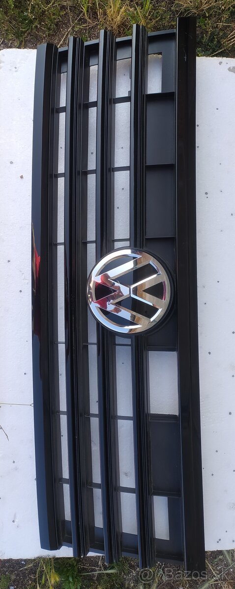 VW Touareg III Touareg 3 RLine maska chladiča cierna 760