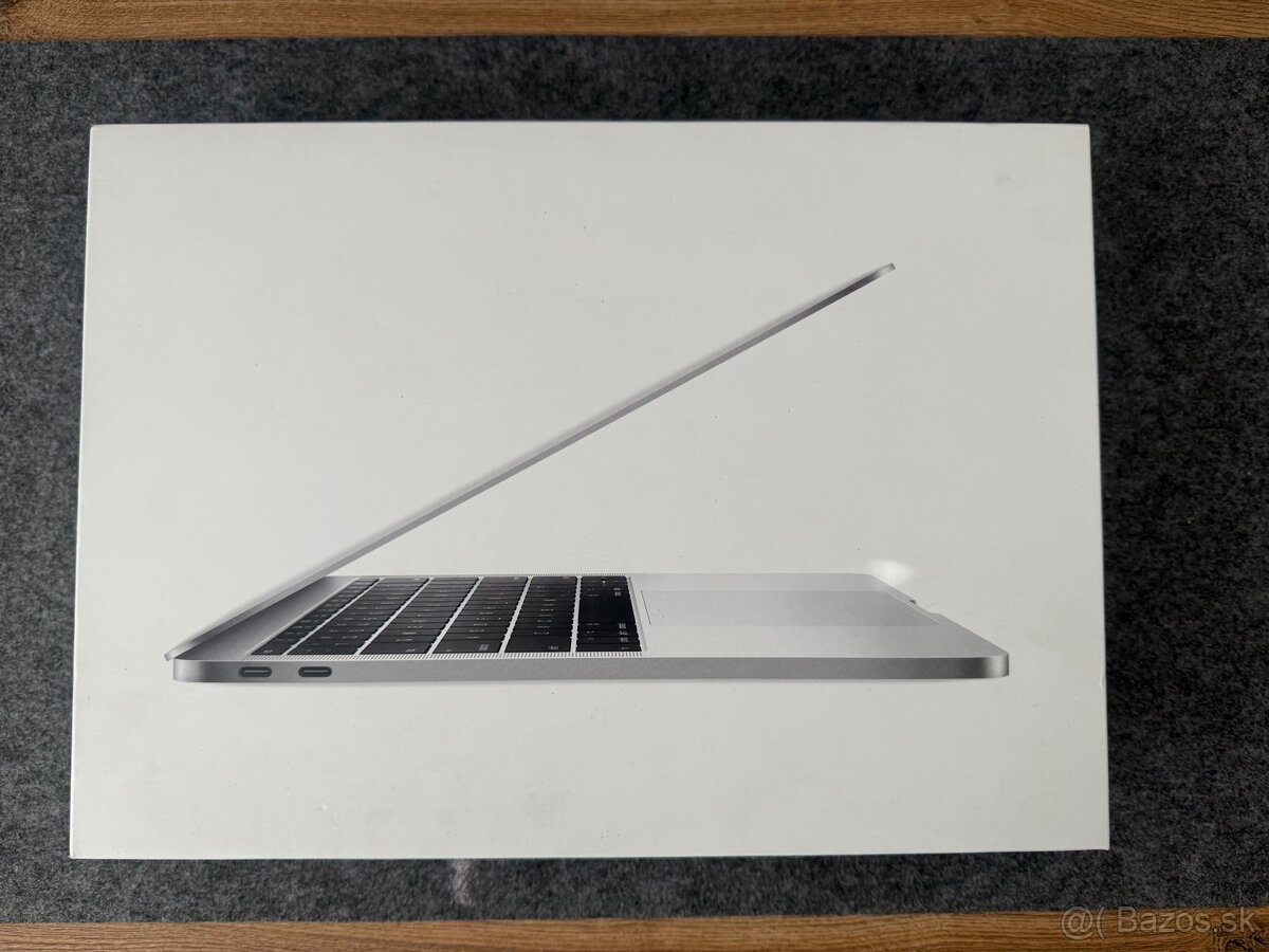 MacBook Pro 13” (2017) Silver 256 GB – Nová Batéria