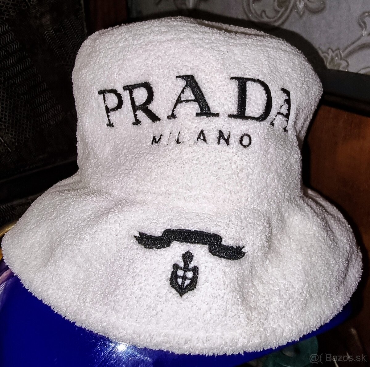 Prada klobúk