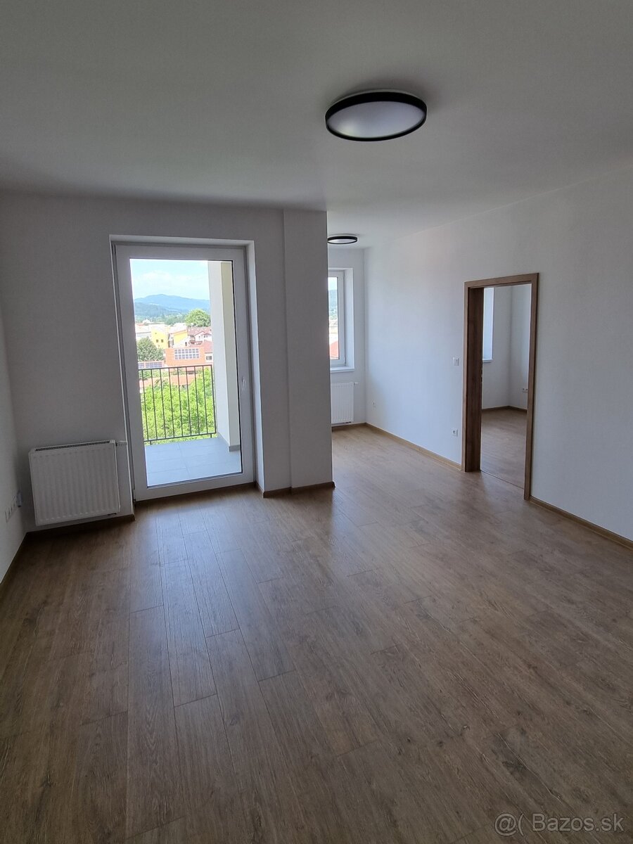 Svetlý 2i byt s balkónom a pivnicou – centrum Bytča, BD Popp