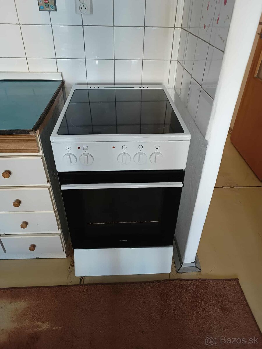 Elektrický sporák s rúrou