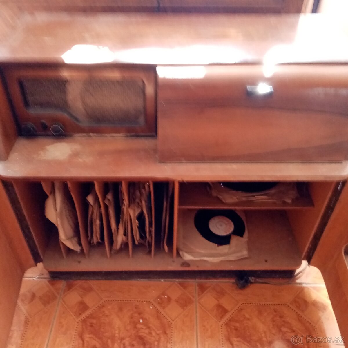 Predám gramofón s radiom