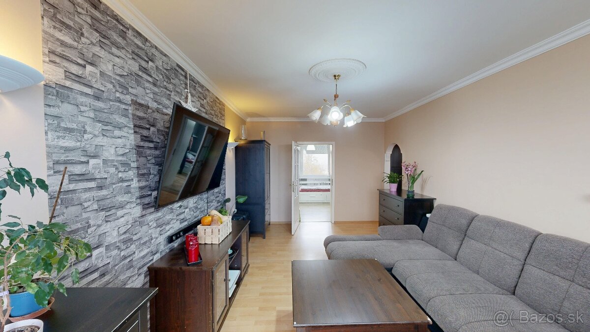 3 izb byt v Galante Revolučna stvrt centrum .