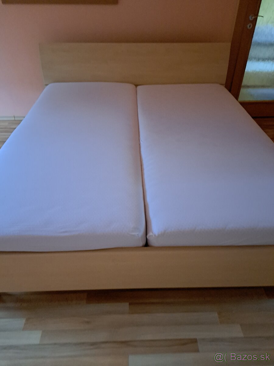 Manzelská posteľ s roštami