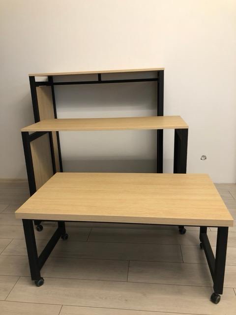 Predám kovovo - drevené stoly na kolieskach.