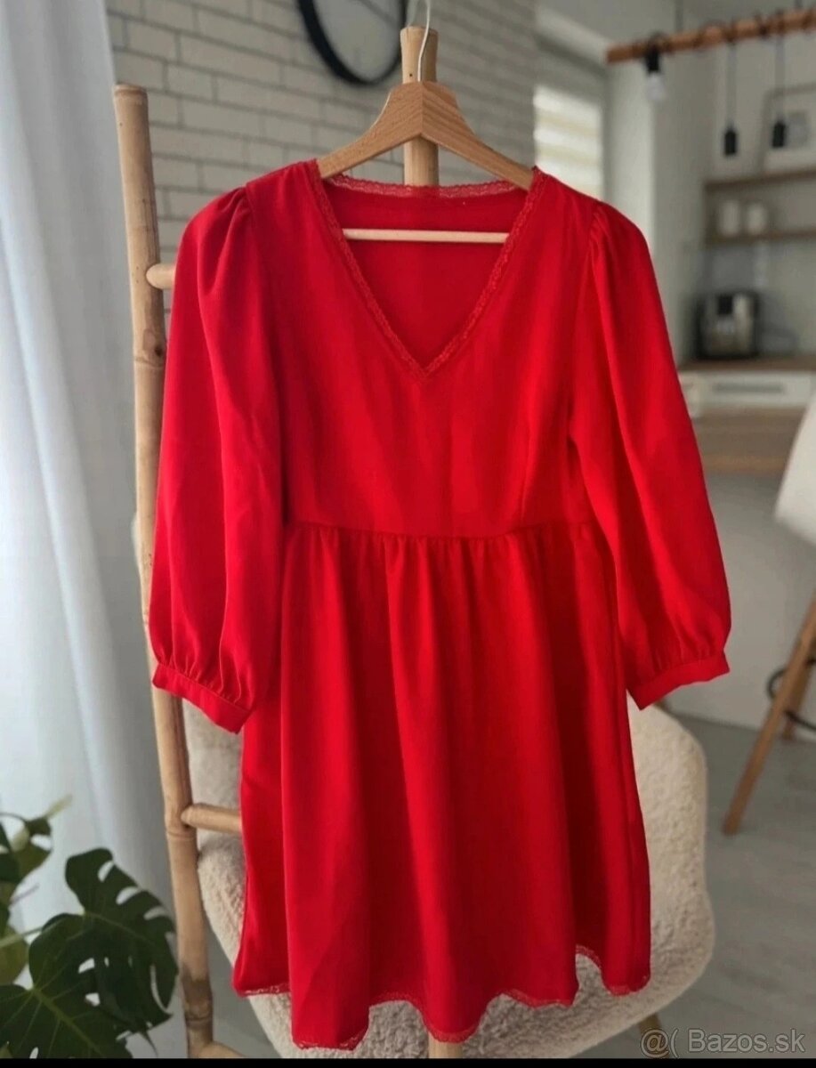 Červené šaty aj na Vianoce