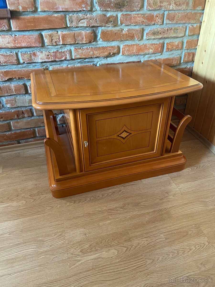 Krásna komoda,tv stolík