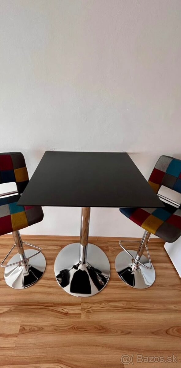 Predám barový stôl