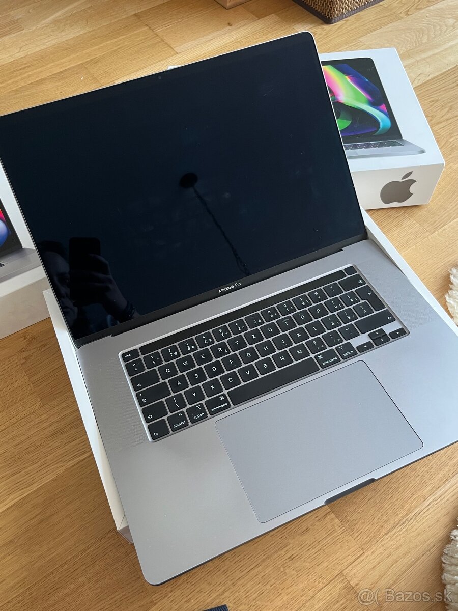 MacBook Pro 16" (Late 2019)