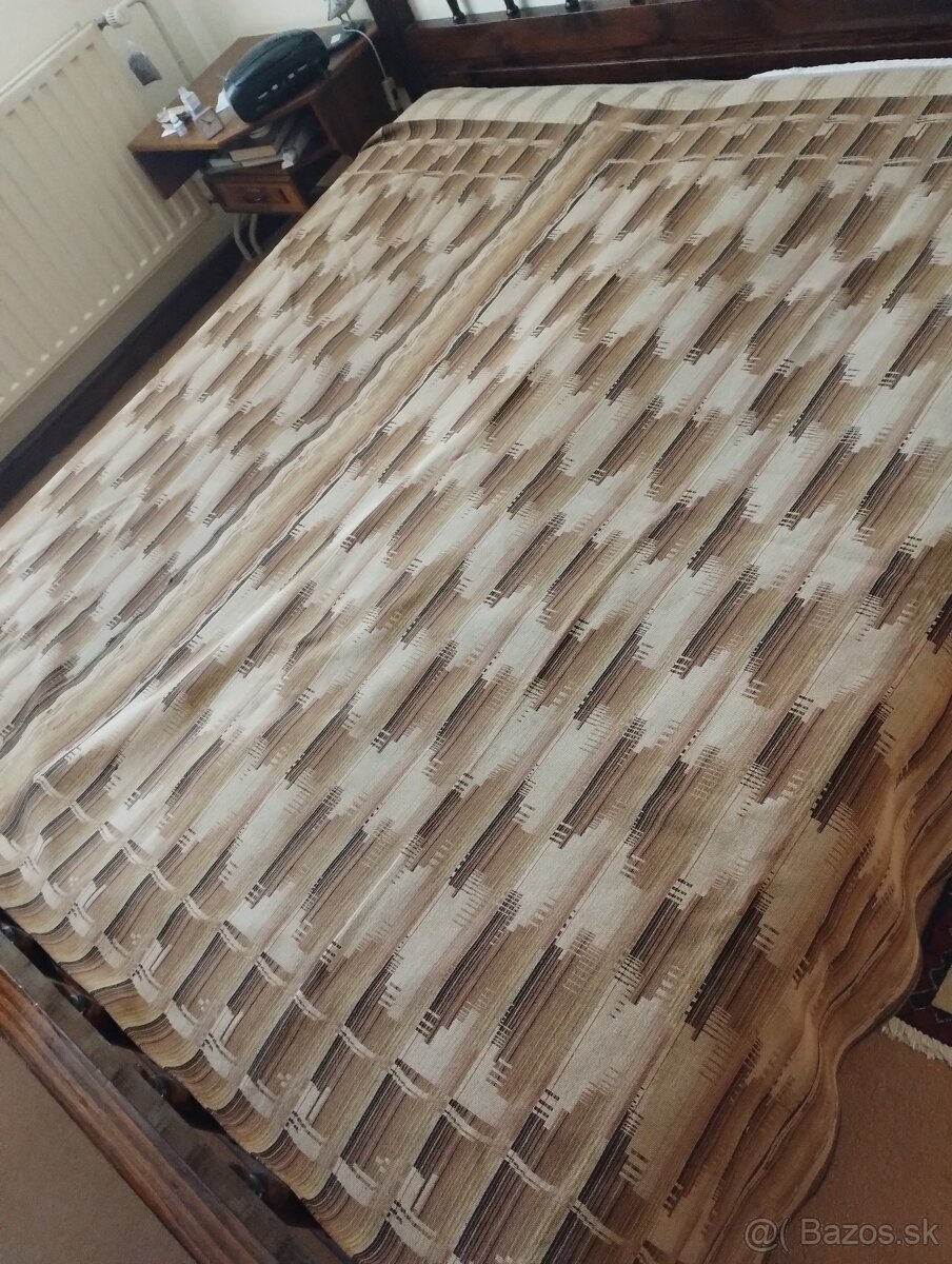 Retro prehoz na postel