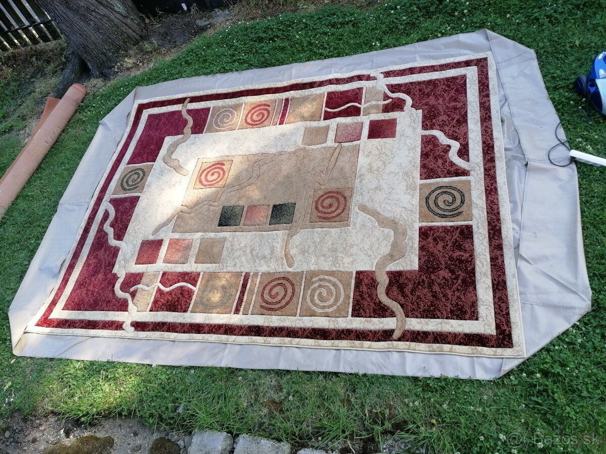Koberec 332 cm x 240 cm