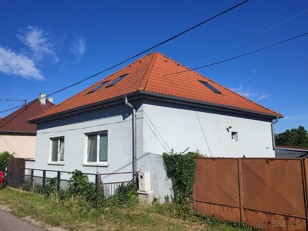 Predaj tehlového rod. domu s pivnicou , Lozorno