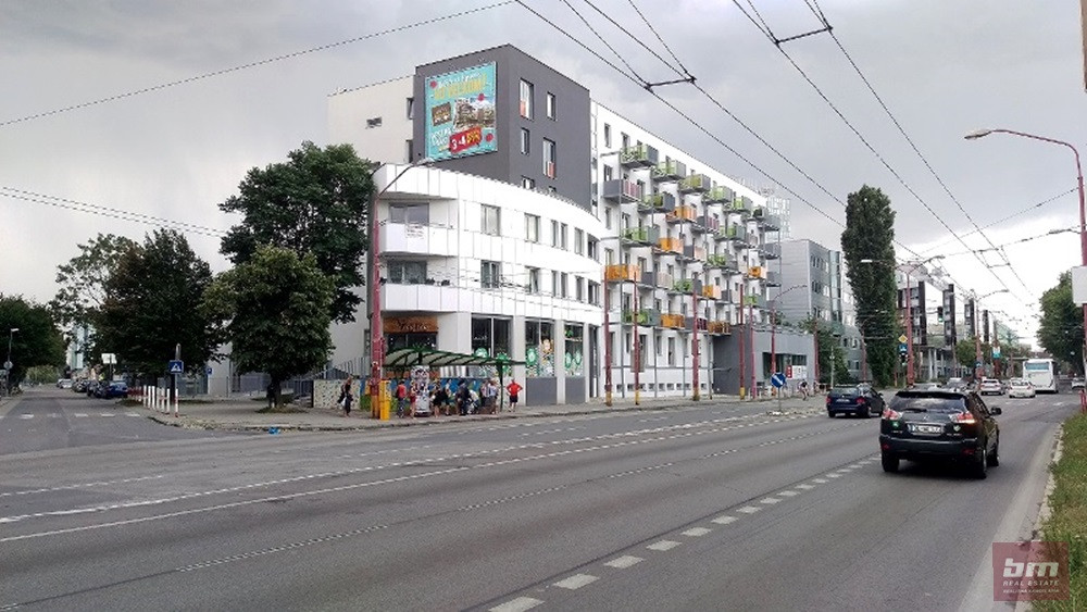 Prenájom vonkajšieho parkovacieho miesta na Prievozskej ul.
