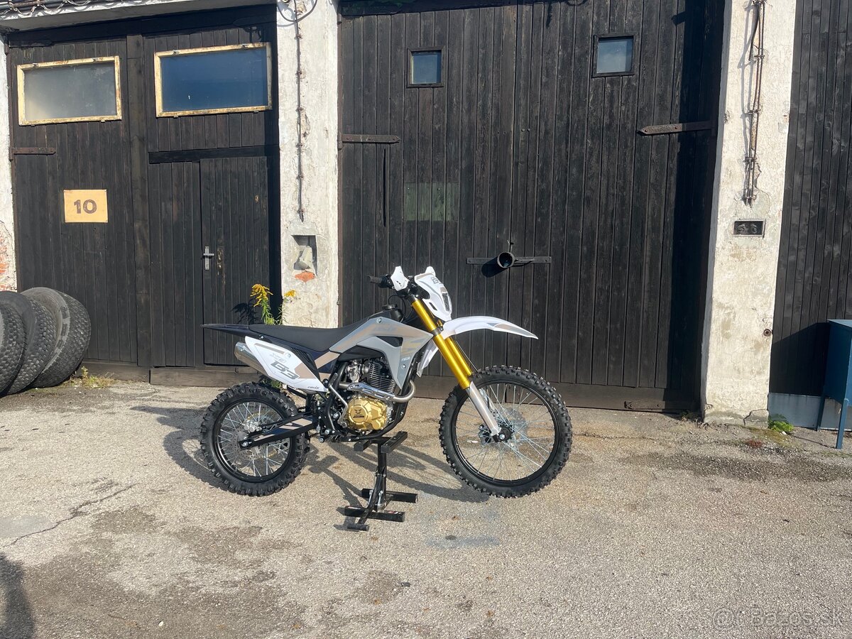 Enduro asix xb83 250cm3