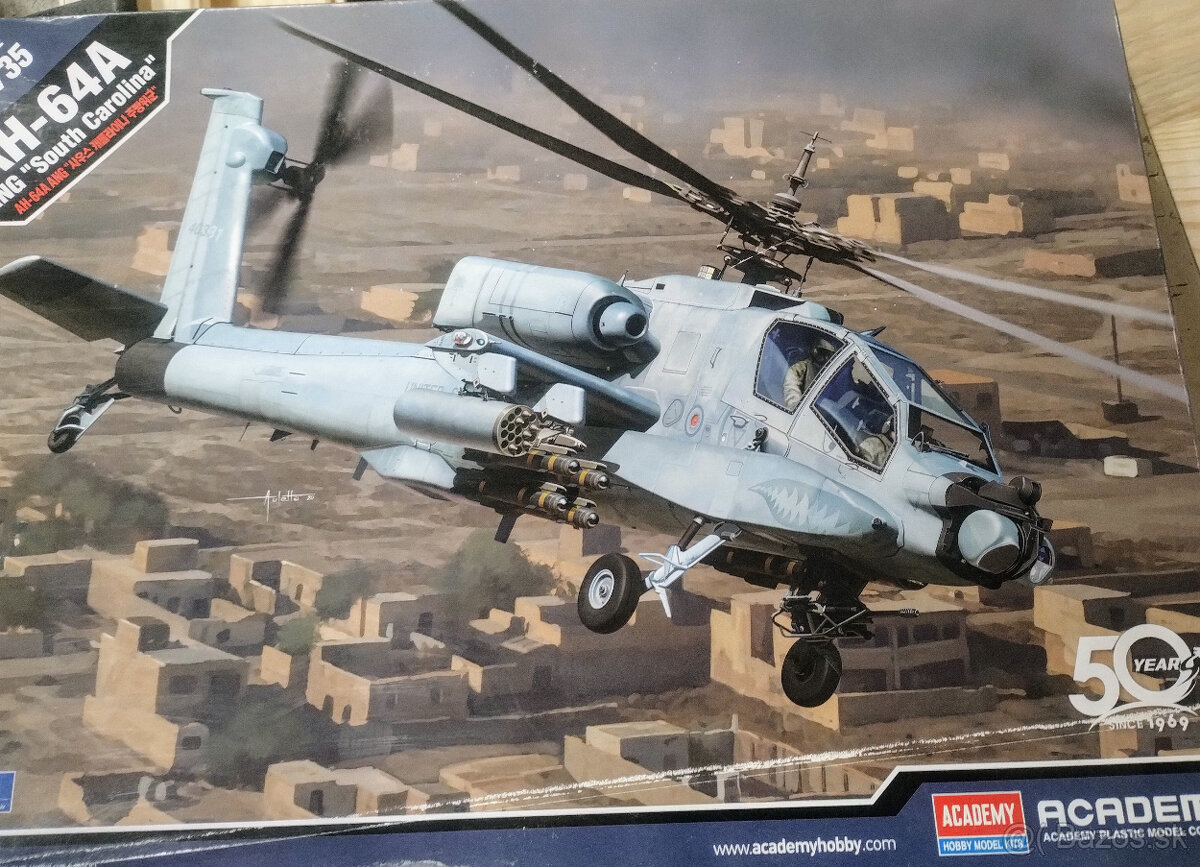 Bojový vrtulník AH 64 D