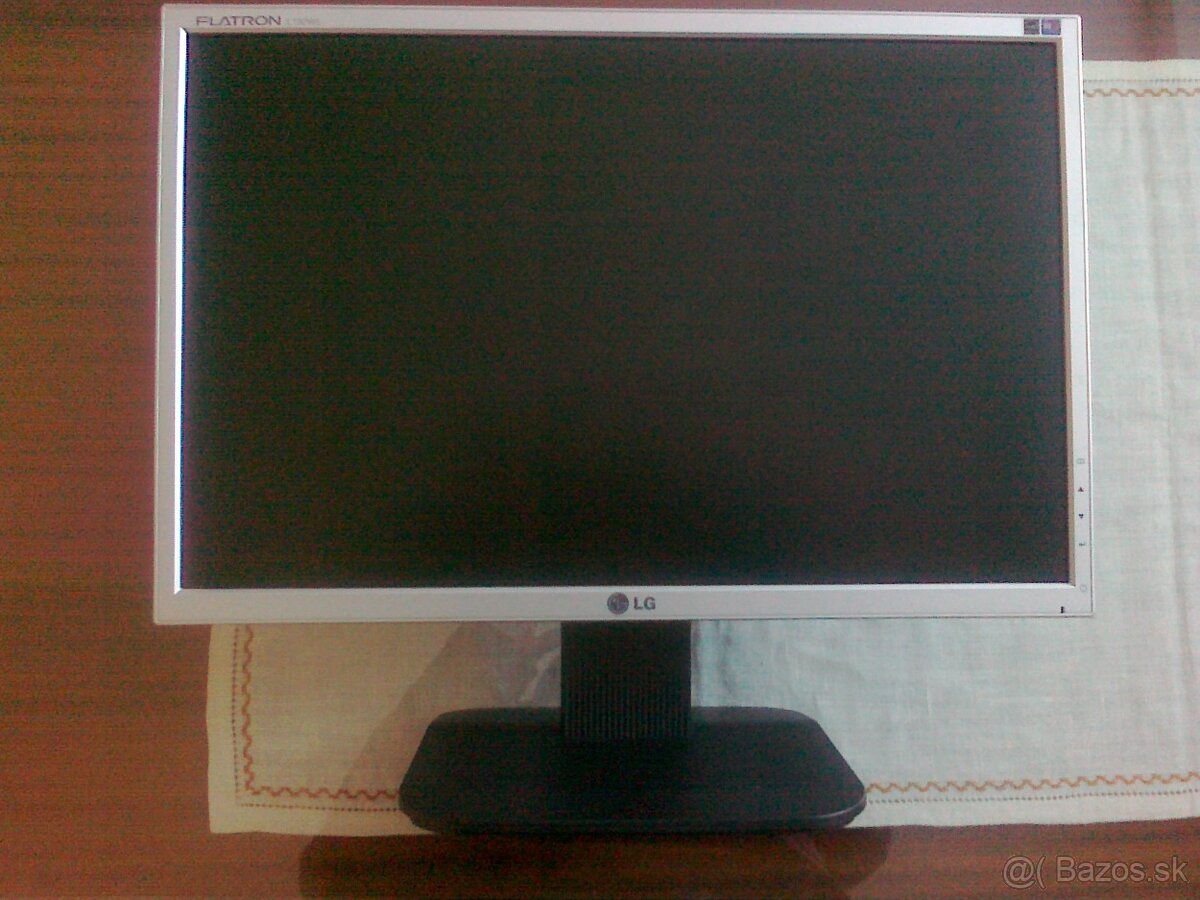Predám Monitor 19”
