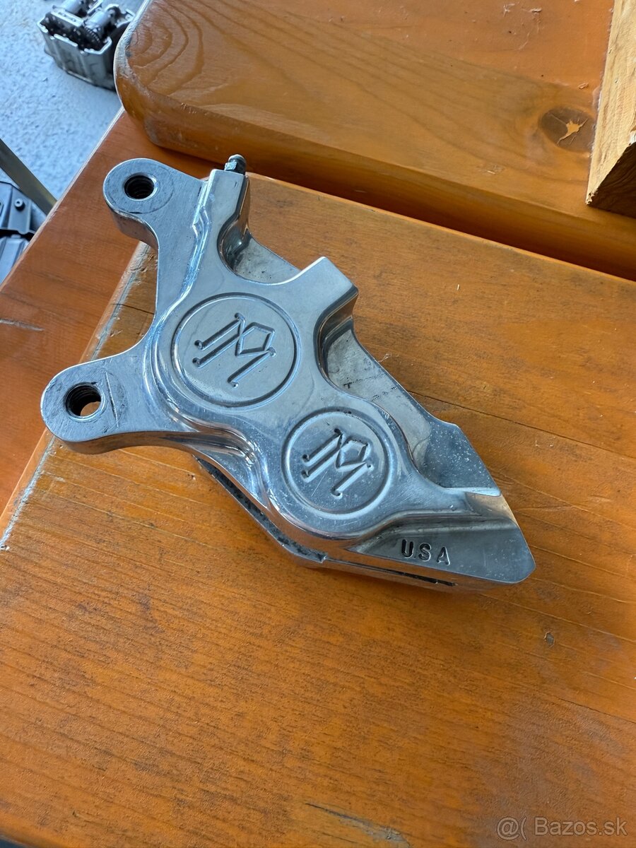 Brzdový strmeň Performance Machine (PM) – USA