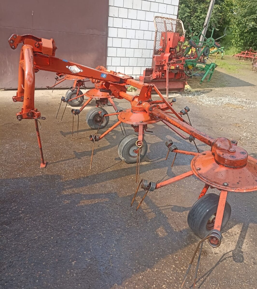 Obracač prevracač Kuhn GF 5000M