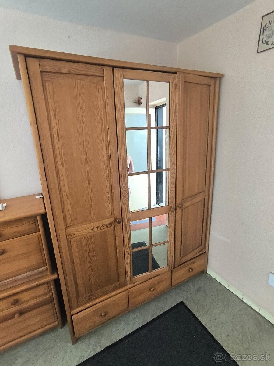 Skriňa + 2 nočné stolíky