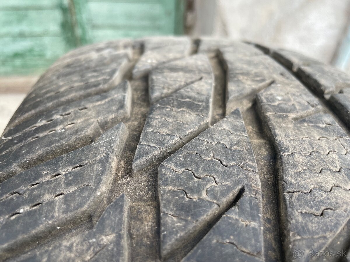 Predám pneu zimné 2ks. 225 75 R16